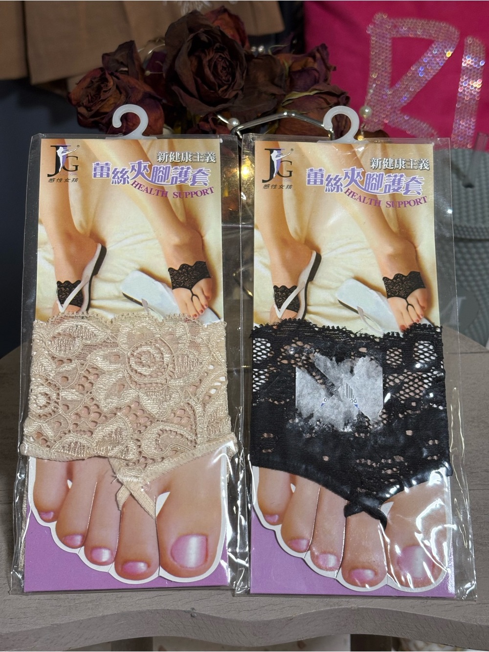 Foot Protector with Lace Design - Picture 4 of 10